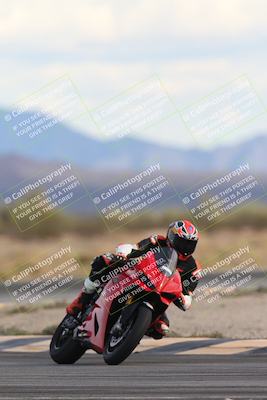 media/Nov-16-2025-Race Pace (Sun) [[8c5fa54630]]/Non Verified Riders (1st 20 Minutes)/5-Turn 15 (110pm)/